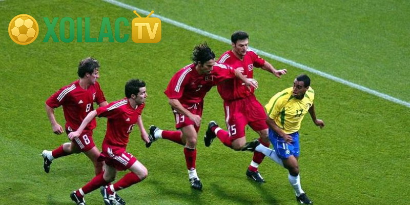 Tìm hiểu chiến thuật bẫy việt vị trong bóng đá